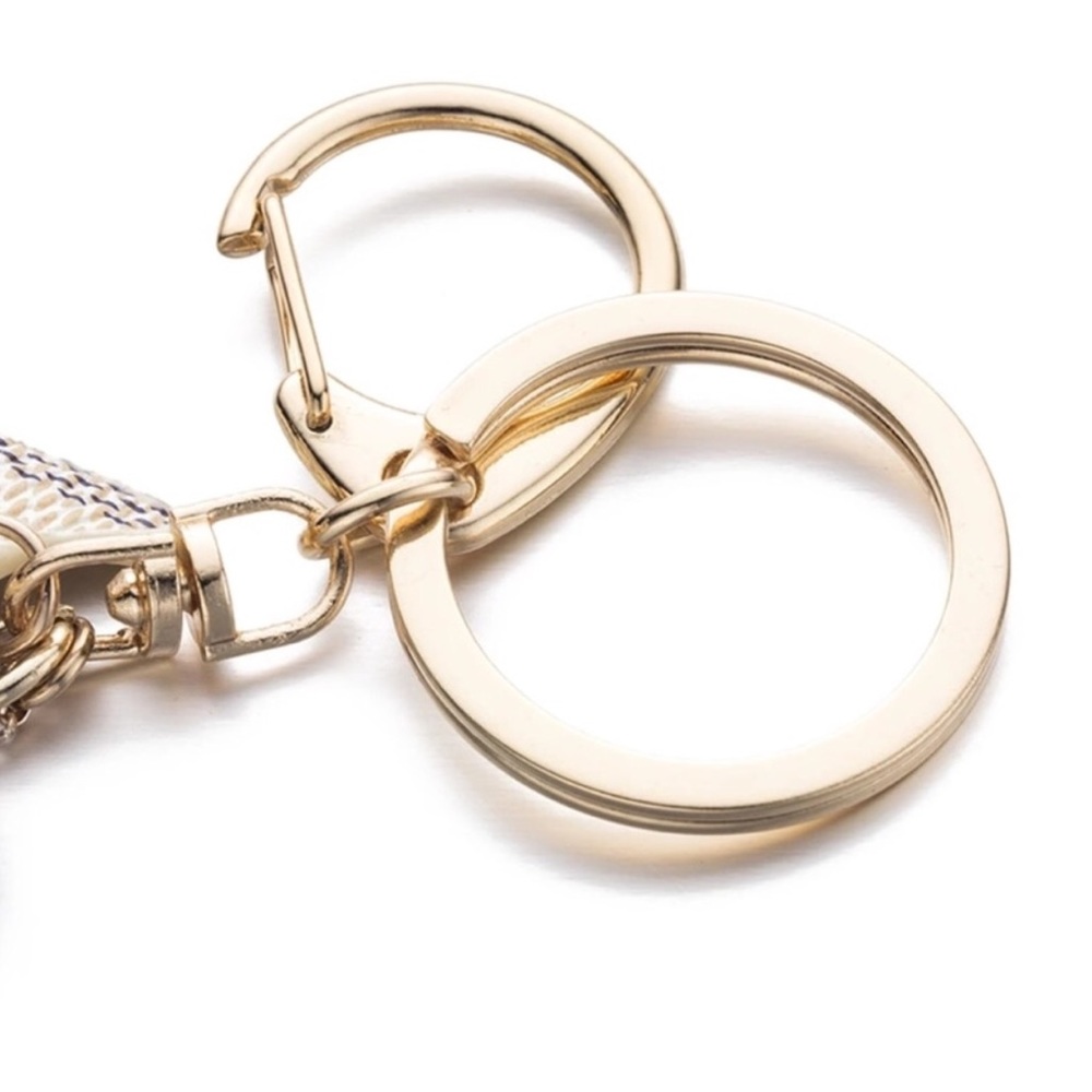 🐶 White Leather Dog Keychain 🐶 - Picture 3 of 6